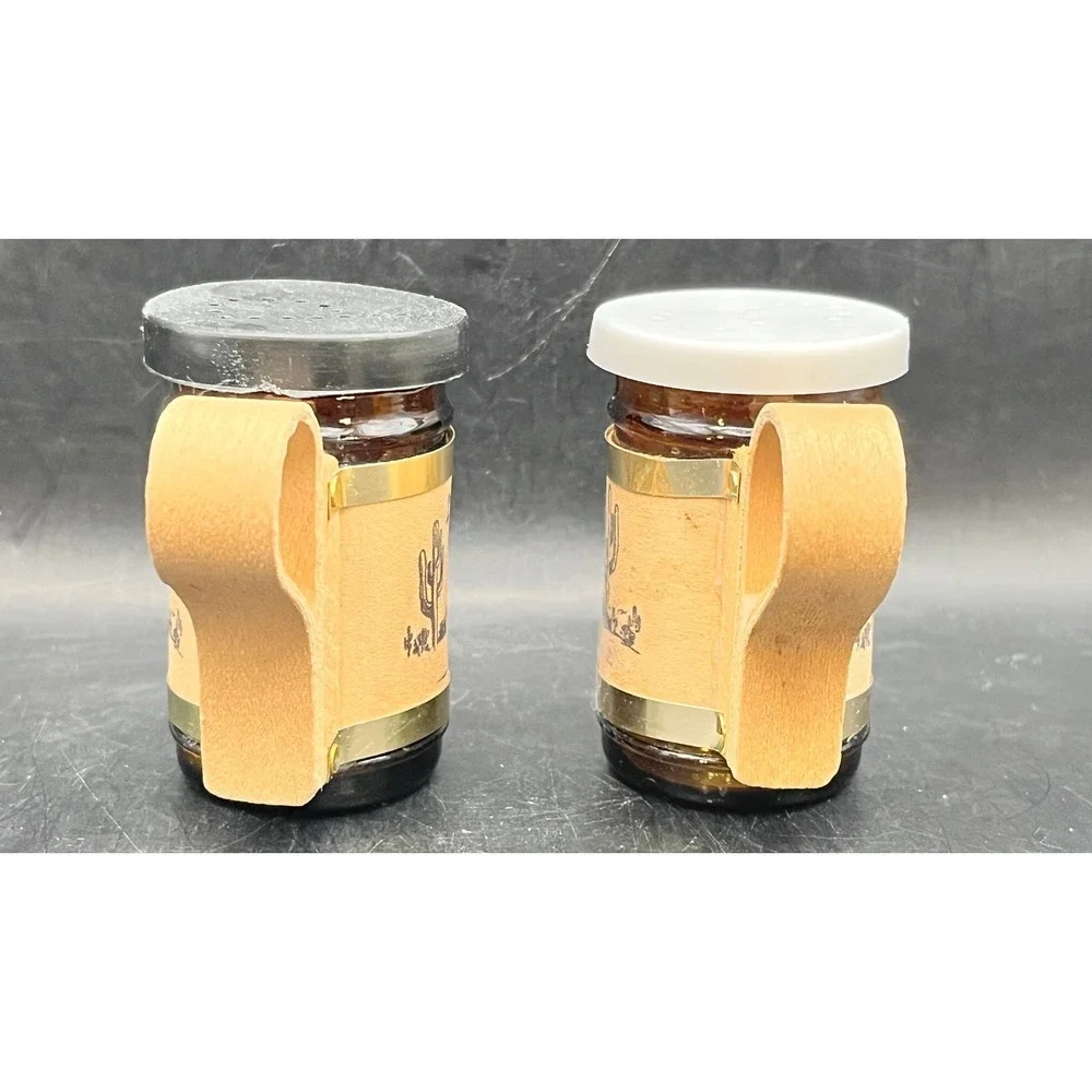 VTG New Mexico Souvenir Salt &‎ Pepper Shakers-Road Runner- Glass Decorative